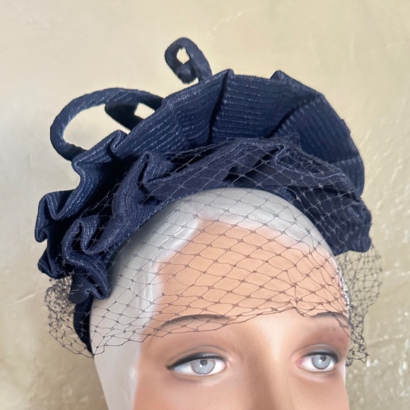 ALLURING 1940s\' NAVY FABRIC HAT - PLEATED TRIM - WIRED CURLS - HALF VEIL main image 5